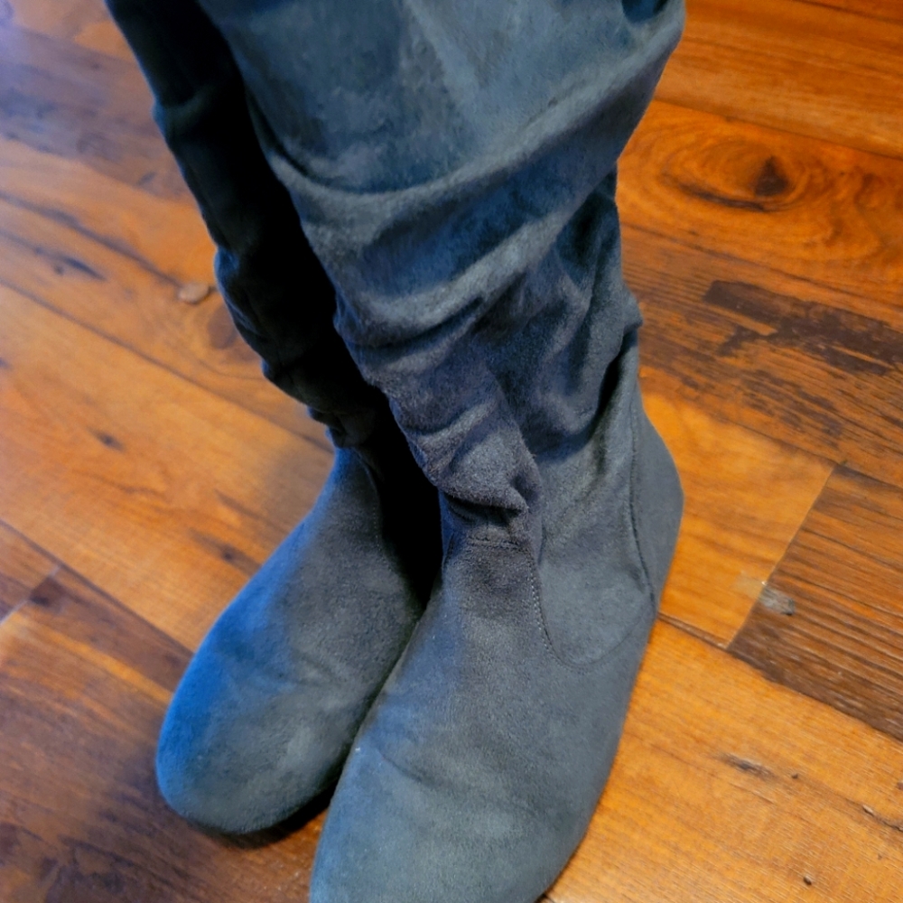 Mid calf boots brand new size 8.5